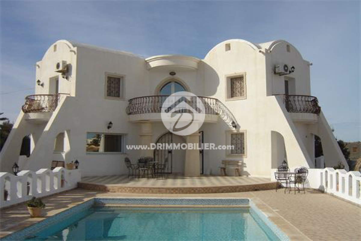 L 11 -                            بيع
                           Villa avec piscine Djerba